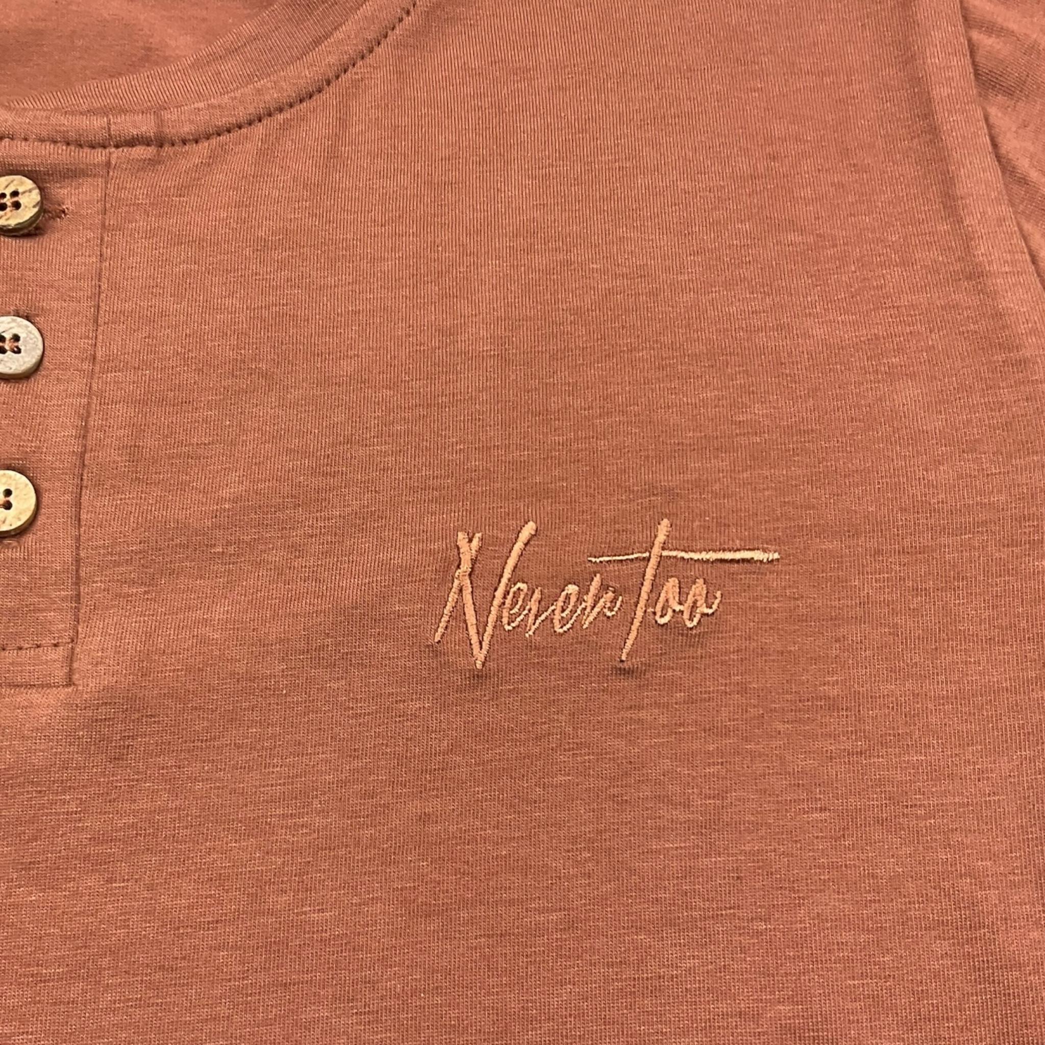 Never Too T-Shirt Girocollo Tinta Unita con Bottoni per Bambino NT1573R MARRONE NEVER TOO 